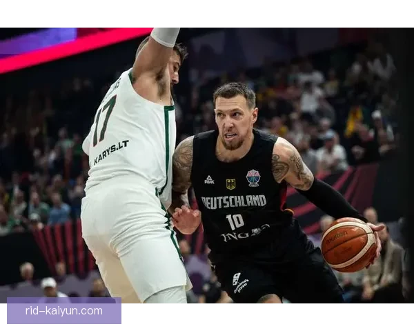 欧联杯最佳球员名单公布，表现稳健的球员引发关注